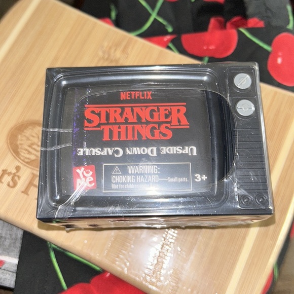 NWT YuMe Toys 1 Upside Down Capsule S1 (Netflix Stranger Things) - Picture 2 of 7